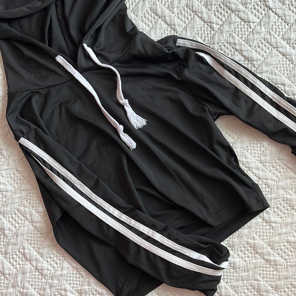 Blank and white crop top hoodie style, cute hoodie crop top, long sleeve hoody